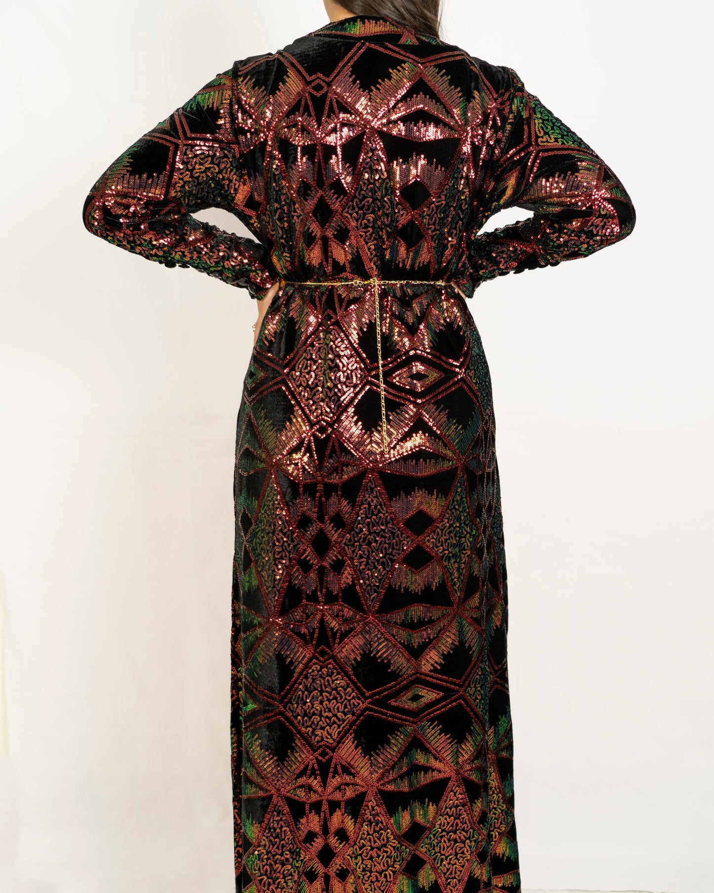 Black Velvet Base Covered With Changing Colour Sequence – Black Design