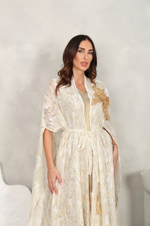 White Kaftan – Off Dantel With 3d Handmade Embroiderd Flower Design