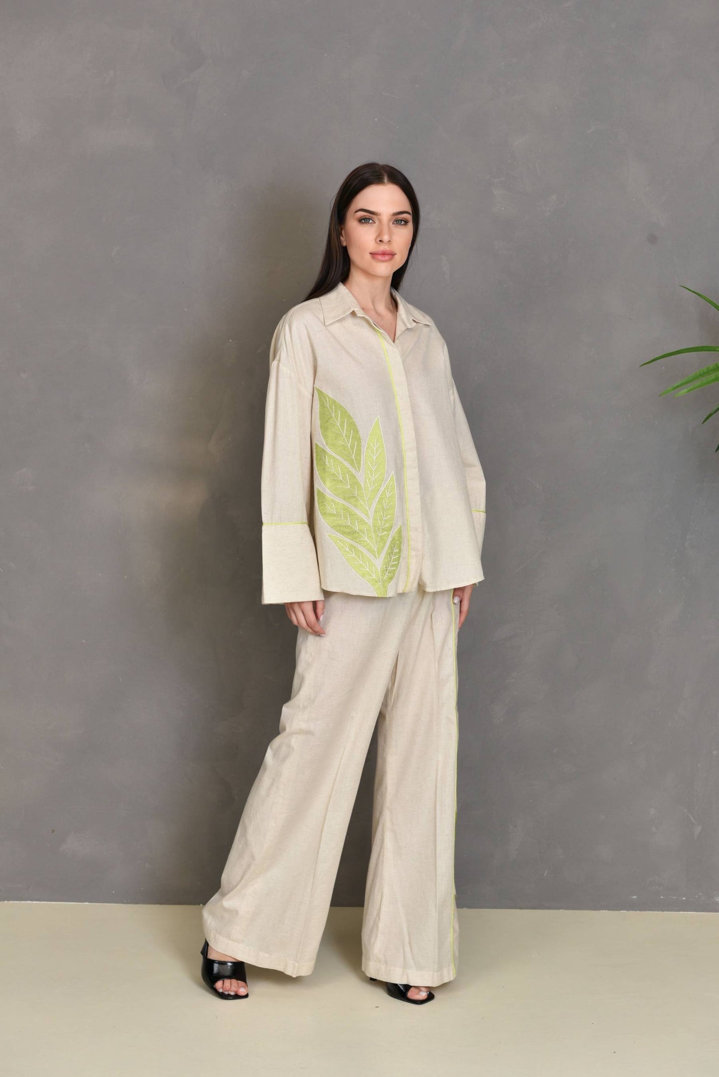 Travel linen embroidered set