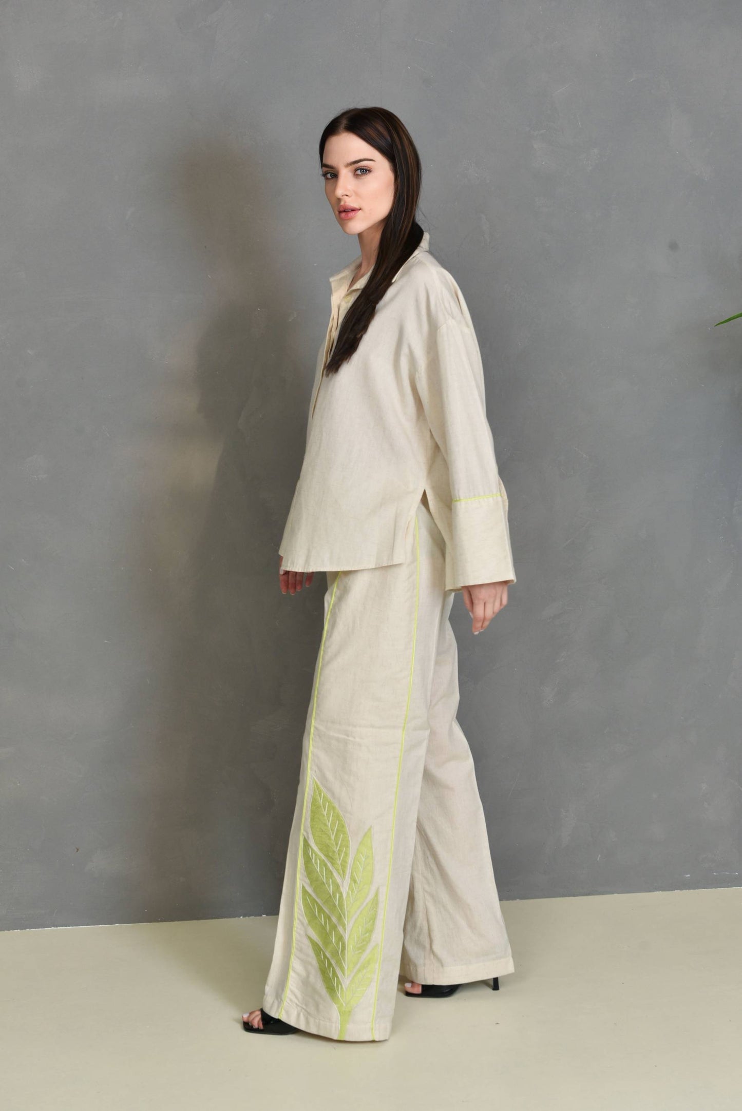 Travel linen embroidered set
