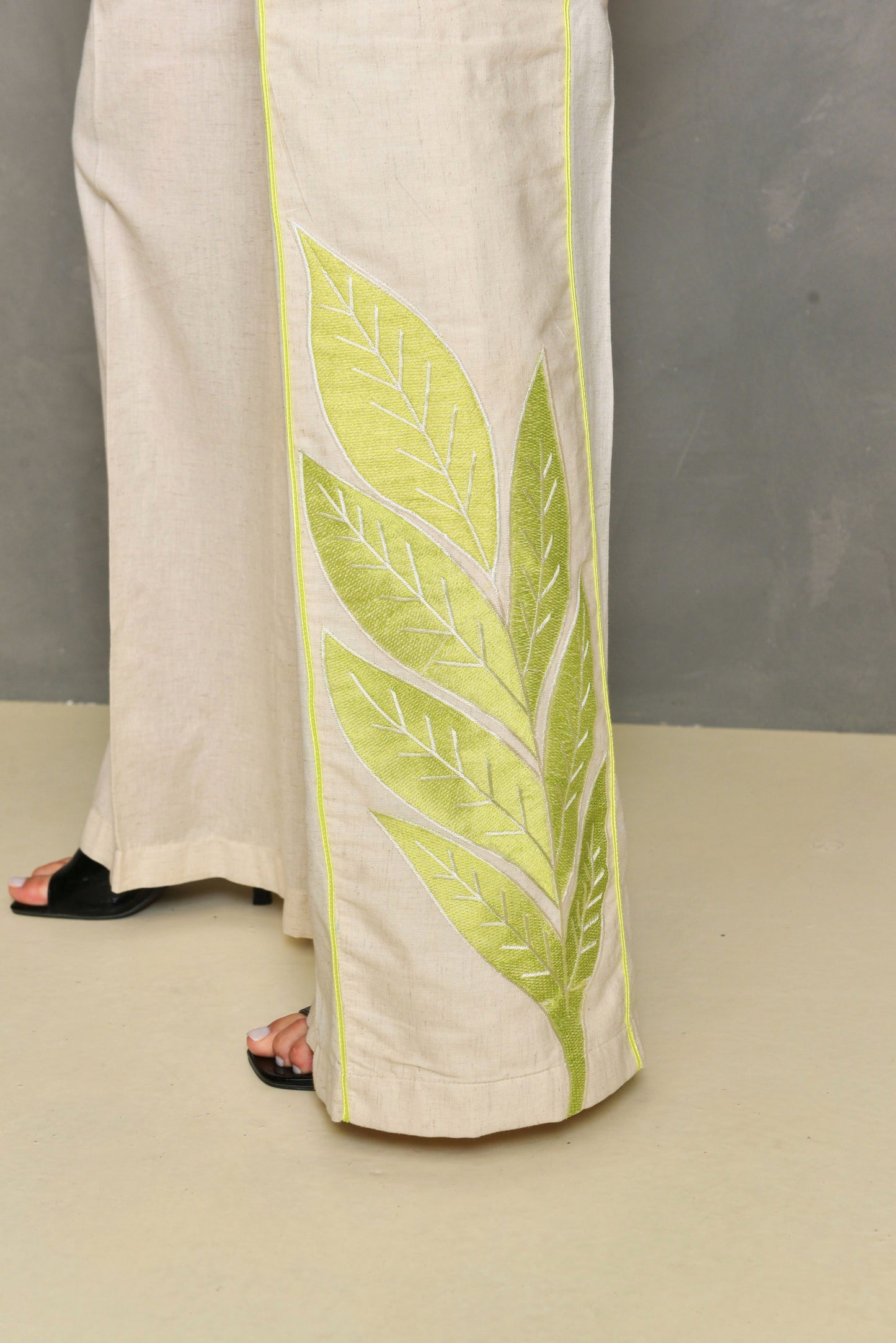 Travel linen embroidered set
