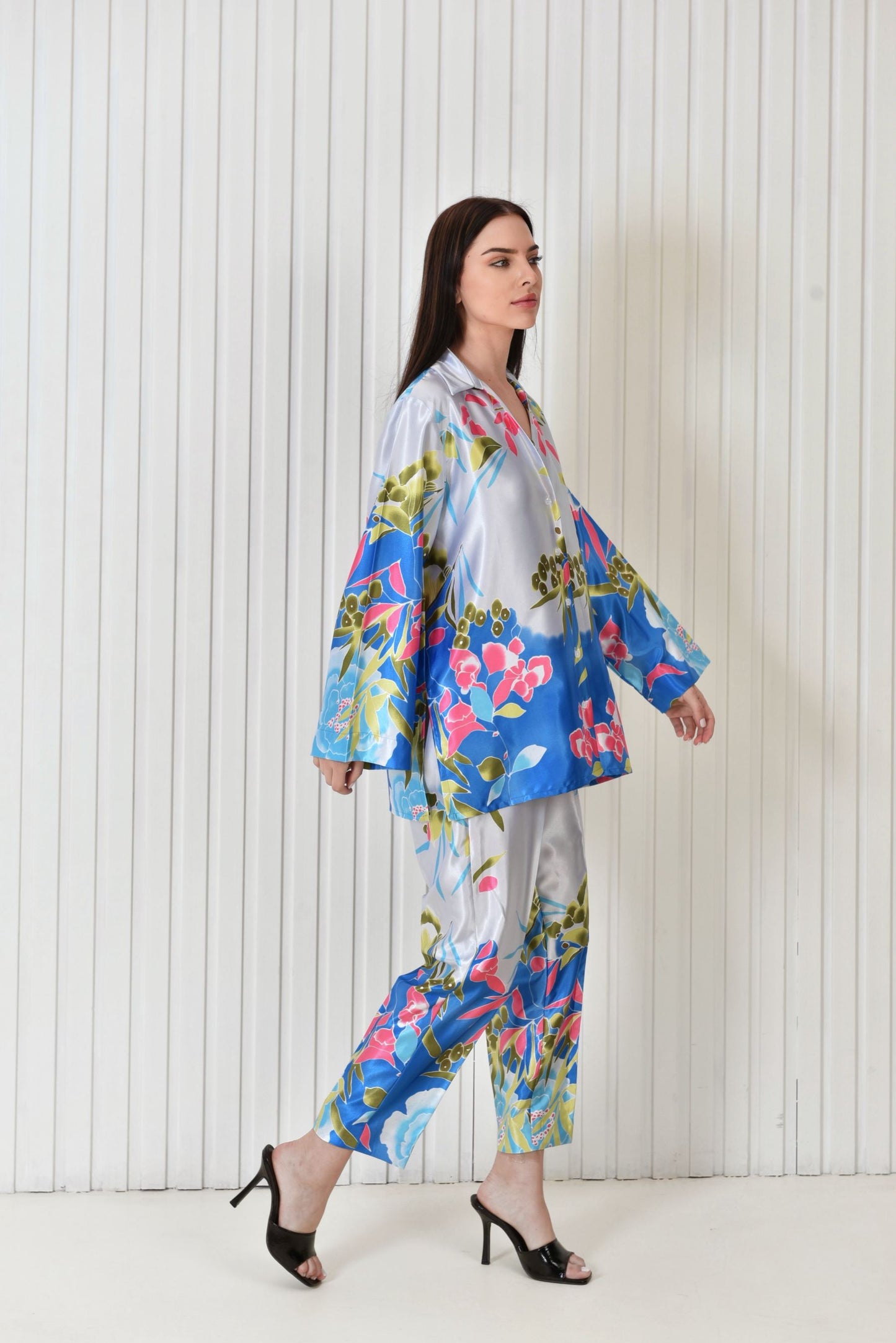 Crepe satin travel set