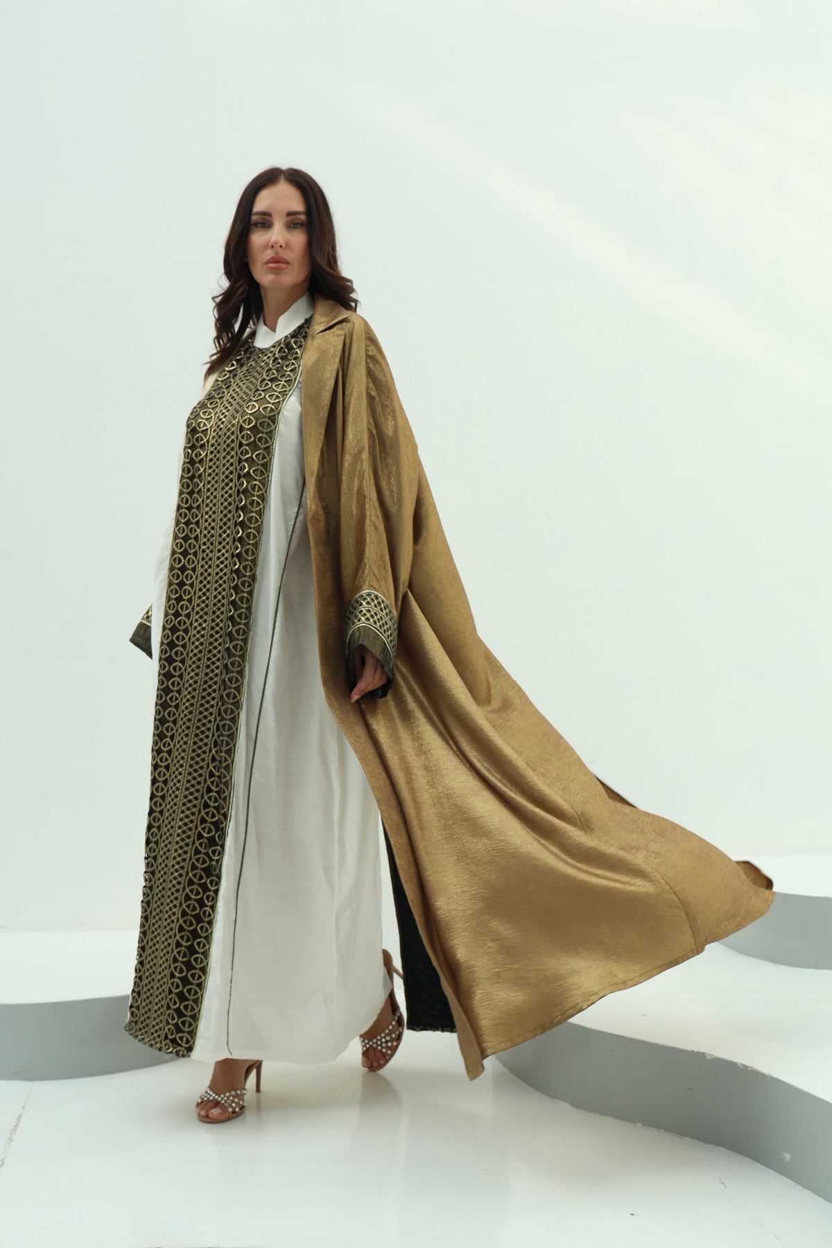 Linen off white-bronze abaya