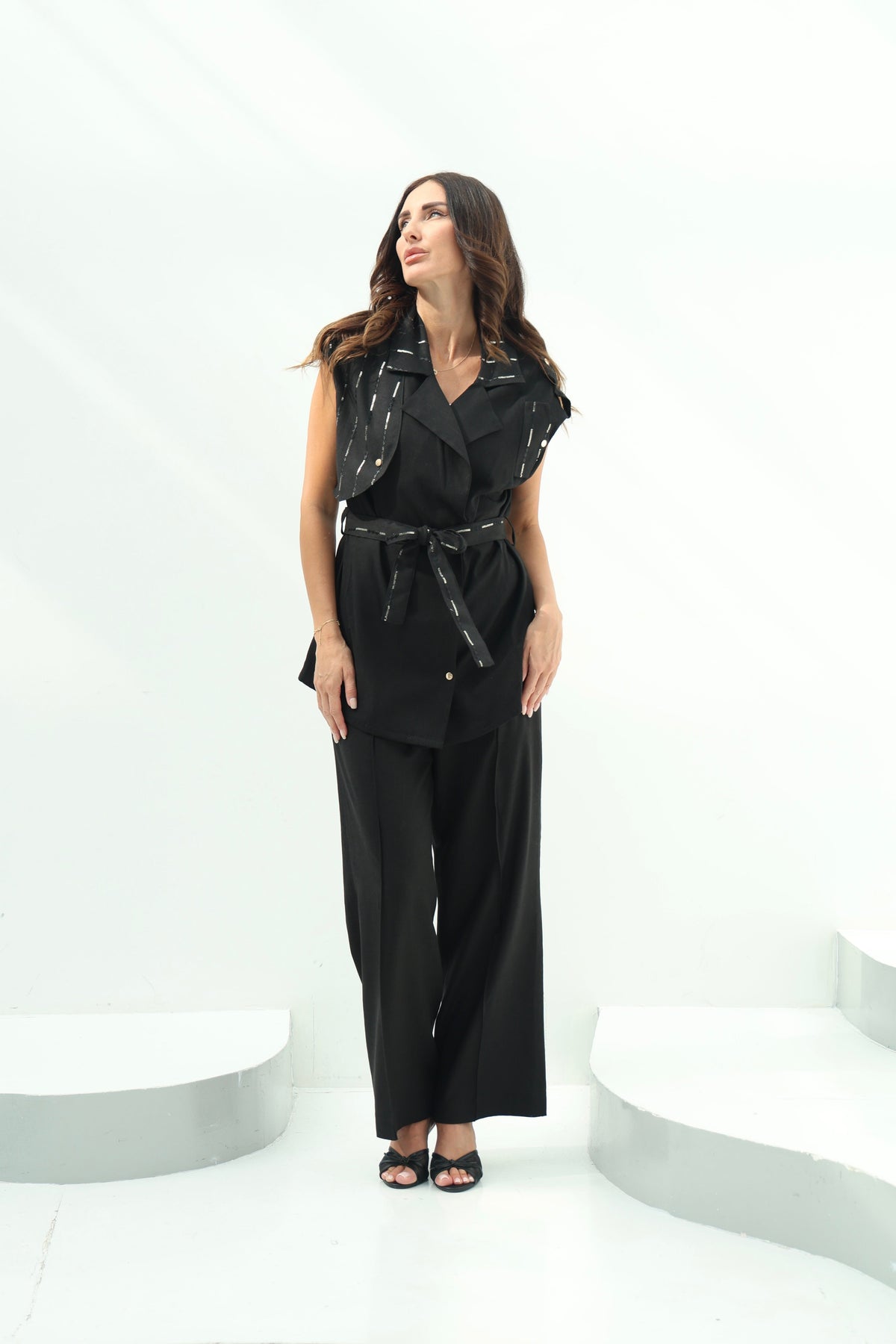 Linen black set – embroidered vest design