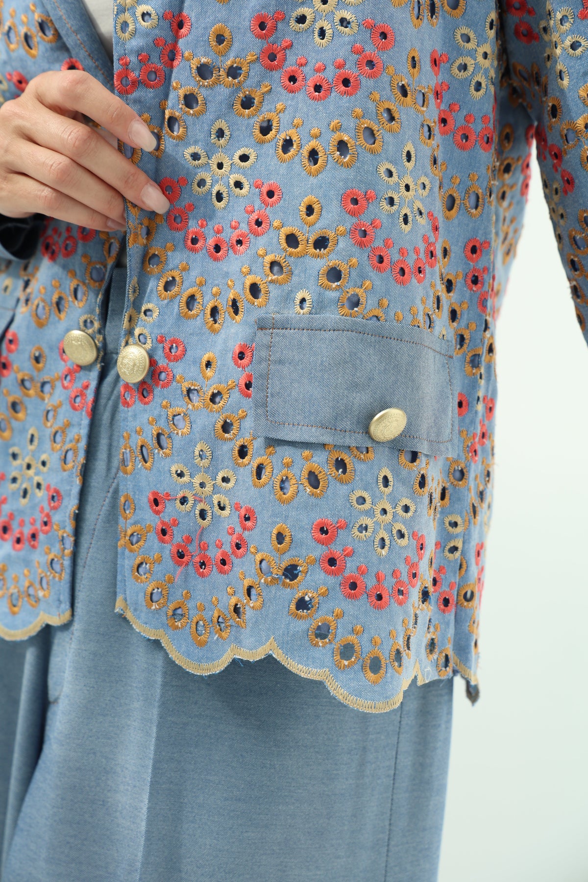 Blue set – light design jeans embroidered blazer